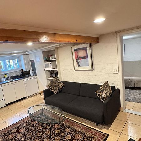 First Floor One Bedroom Apartment With Full Kitchen & Bath Washington Esterno foto
